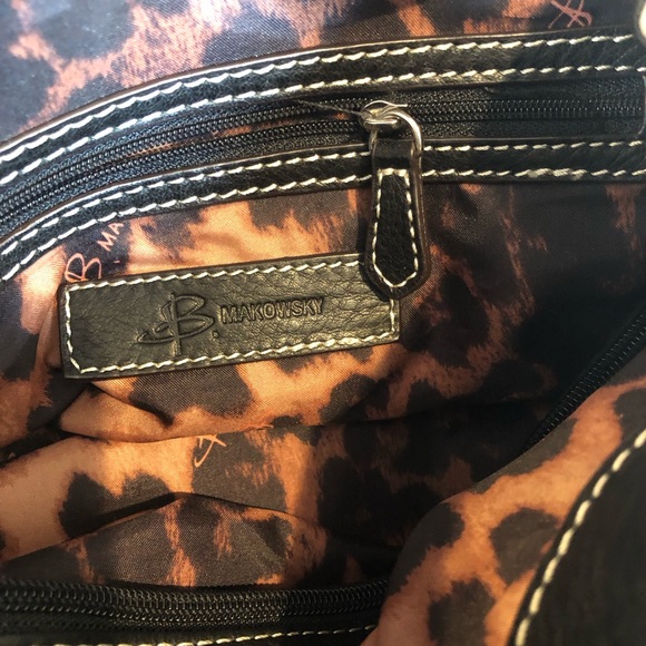 Stylish Black and Cream Leather Bag - Picture 5 of 6